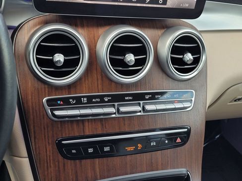 Used 2022 Mercedes-Benz GLC 300 w/ Multimedia Package Lite image 23