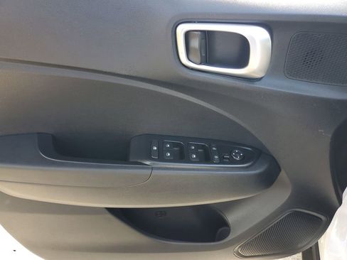 Used 2021 Hyundai Venue SEL FWD image 17
