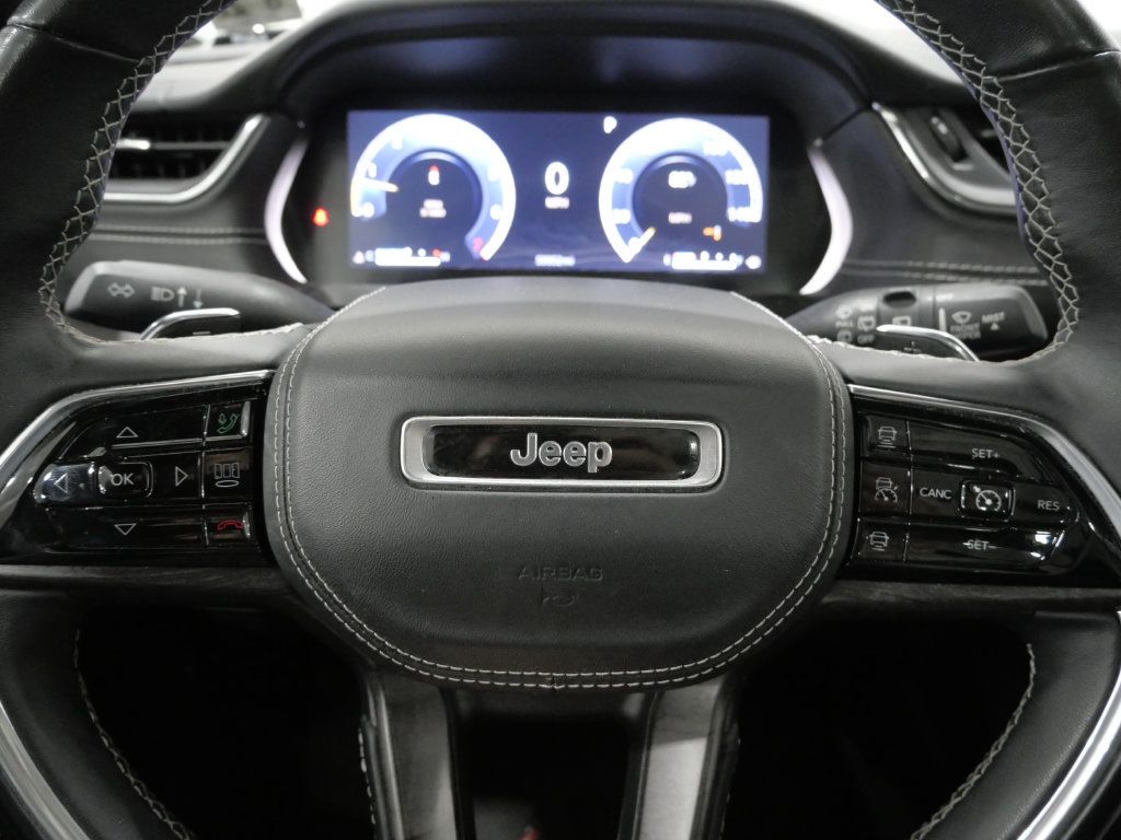 Used 2022 Jeep Grand Cherokee Overland w/ Luxury Tech Group IV AWD/4WD image 18