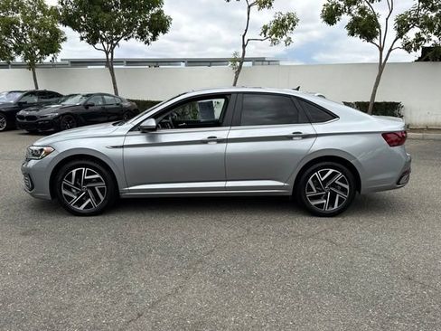 Used 2023 Volkswagen Jetta SEL FWD image 13