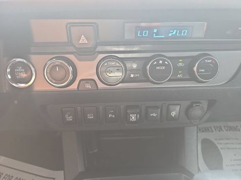 Used 2022 Toyota Tacoma TRD Off-Road w/ Technology Package AWD/4WD image 18