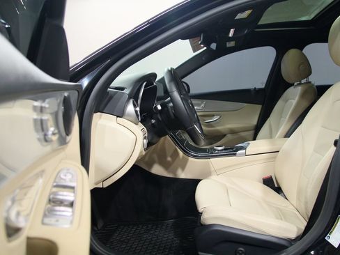 Certified 2019 Mercedes-Benz C 300 4MATIC Sedan image 4