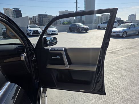 Used 2016 Toyota 4Runner Limited image 27