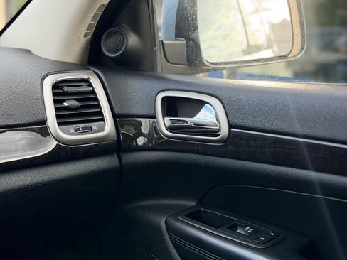 Used 2012 Jeep Grand Cherokee Laredo AWD/4WD image 21