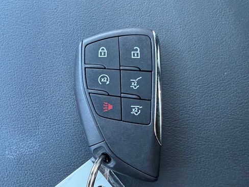 Used 2025 Chevrolet Suburban LT w/ Comfort Package image 32