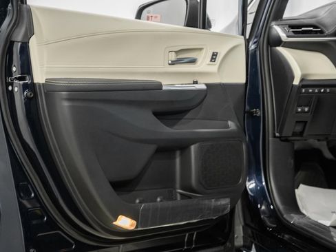 New 2026 Toyota Sienna Platinum AWD/4WD image 38
