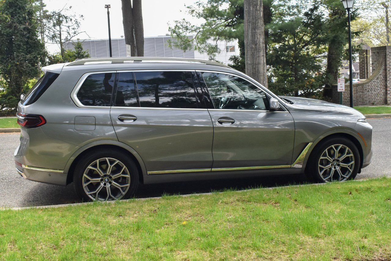 Used 2025 BMW X7 xDrive40i AWD/4WD image 9