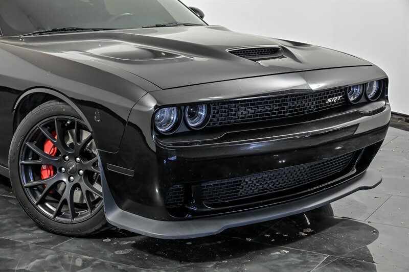 Used 2016 Dodge Challenger SRT Hellcat RWD image 2