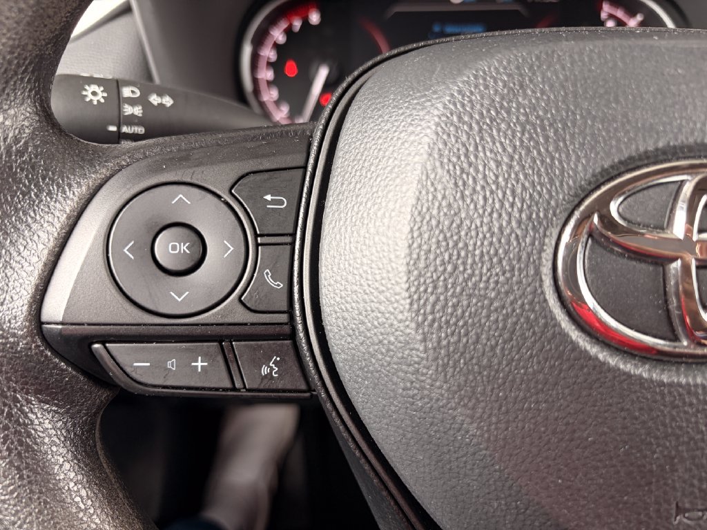 Used 2025 Toyota RAV4 XLE AWD/4WD image 18