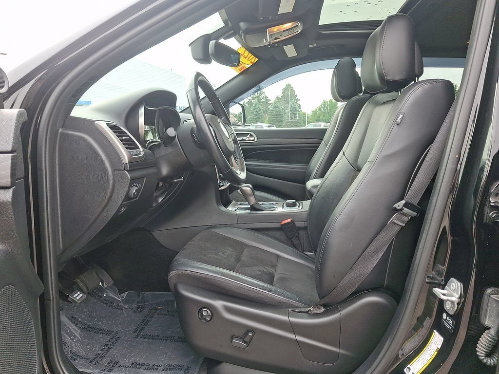 Used 2022 Jeep Grand Cherokee Laredo X AWD/4WD image 16