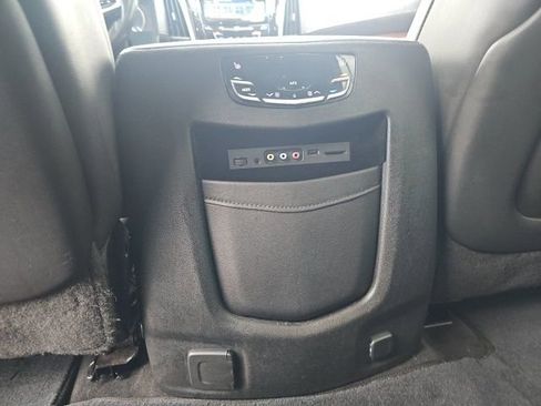 Used 2016 Cadillac Escalade Luxury image 29