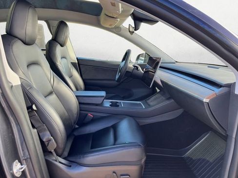 Used 2021 Tesla Model Y Long Range image 18