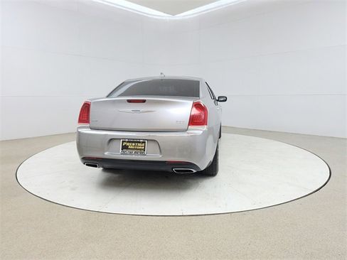 Used 2018 Chrysler 300 Limited image 6