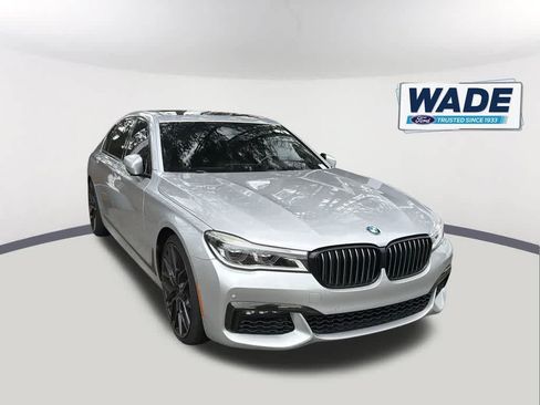 Used 2019 BMW 750i xDrive w/ Executive Package AWD/4WD image 3