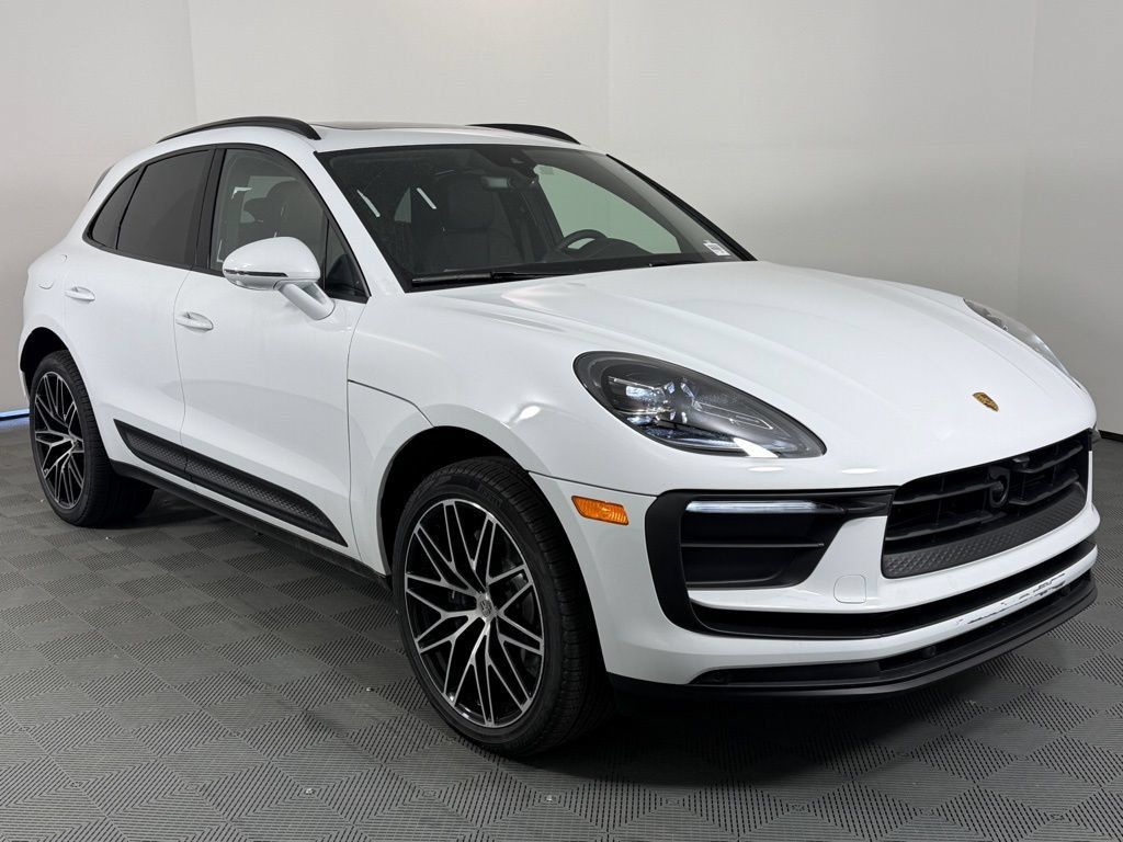 Certified 2026 Porsche Macan AWD/4WD image 9