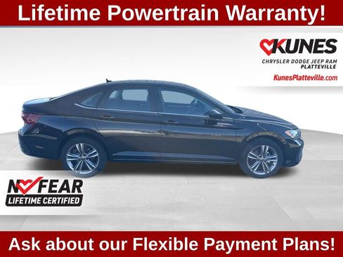 Used 2023 Volkswagen Jetta SE w/ Panoramic Sunroof Package FWD image 3