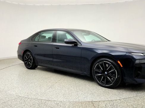 Used 2023 BMW 740i w/ Parking Assistance Package RWD image 5