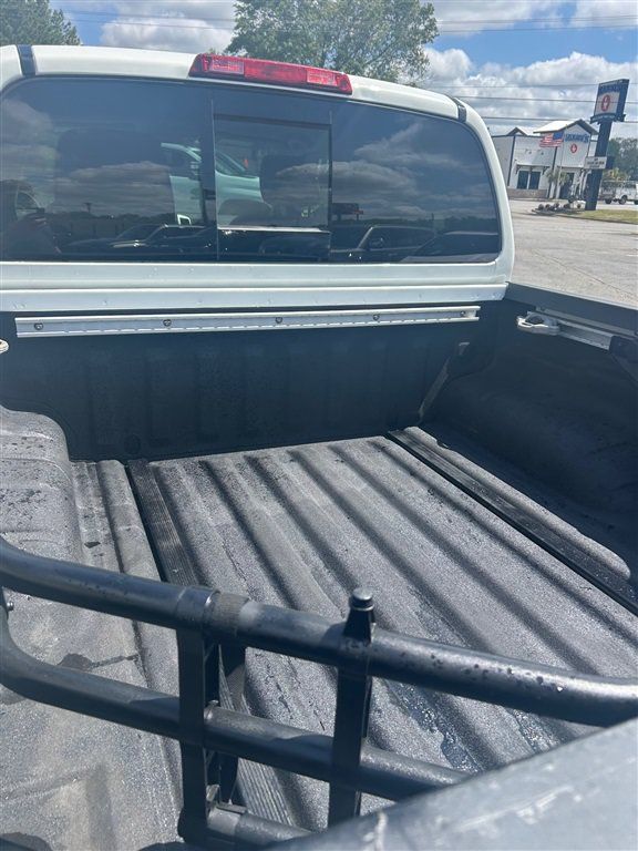 Used 2021 Nissan Frontier SV w/ Midnight Edition Floor Mats RWD image 5