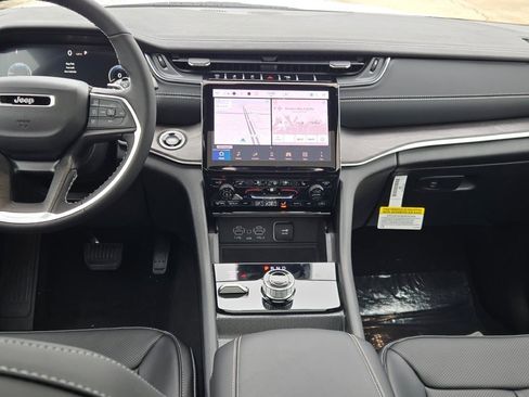 New 2025 Jeep Grand Cherokee Limited w/ Luxury Tech Group II image 21