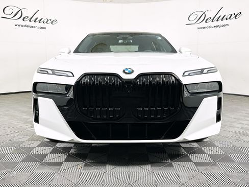Used 2023 BMW 760i xDrive AWD/4WD image 2