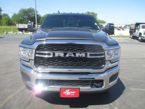 Used 2024 RAM 3500 Tradesman w/ Chrome Appearance Group AWD/4WD image 13