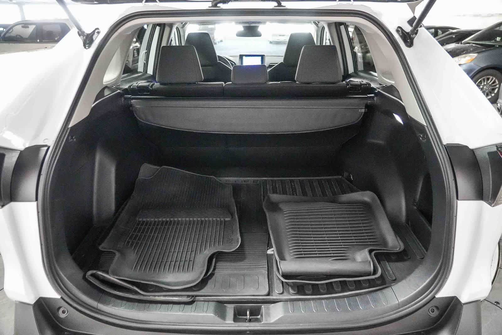 Certified 2025 Toyota RAV4 LE FWD image 27