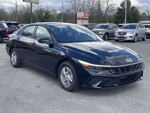 New 2026 Hyundai Elantra SE image 4