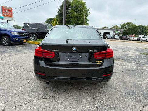 Used 2018 BMW 320i xDrive Sedan AWD/4WD image 4