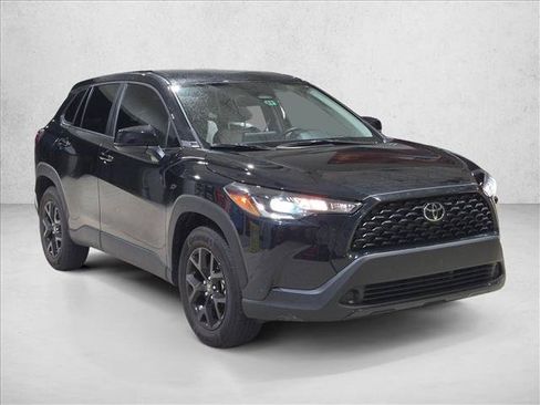 Used 2025 Toyota Corolla Cross L FWD image 3