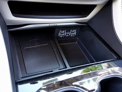 New 2023 Chrysler Pacifica Limited image 41