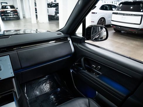 Used 2025 Land Rover Range Rover Long Wheelbase SE image 11