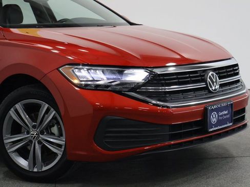 Certified 2023 Volkswagen Jetta SE image 3