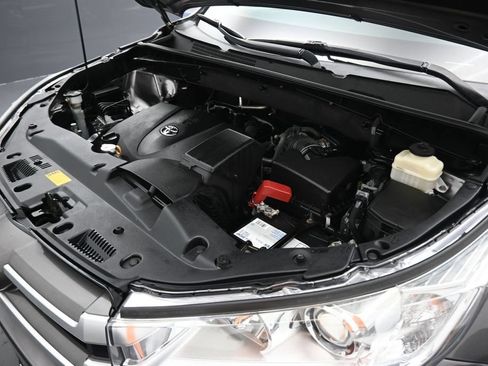 Used 2018 Toyota Highlander XLE w/ Protection Package #3 AWD/4WD image 62