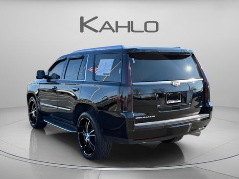 Used 2017 Cadillac Escalade Luxury image 2