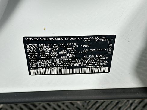 Used 2025 Volkswagen Atlas SE FWD image 12