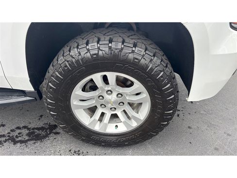 Used 2019 Chevrolet Suburban LT image 22