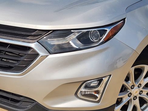 Used 2018 Chevrolet Equinox LT FWD image 11
