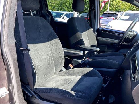 Used 2017 Dodge Grand Caravan SE FWD image 7