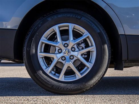 Used 2023 Chevrolet Equinox LT w/ Driver Convenience Package image 9