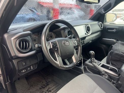 Used 2021 Toyota Tacoma TRD Off-Road AWD/4WD image 8