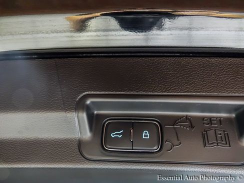 Used 2025 Ford Explorer Active image 27