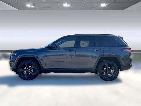 New 2025 Jeep Grand Cherokee Altitude image 2