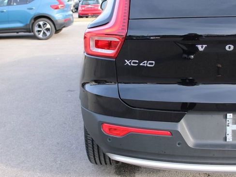 Used 2025 Volvo XC40 B5 Core image 45