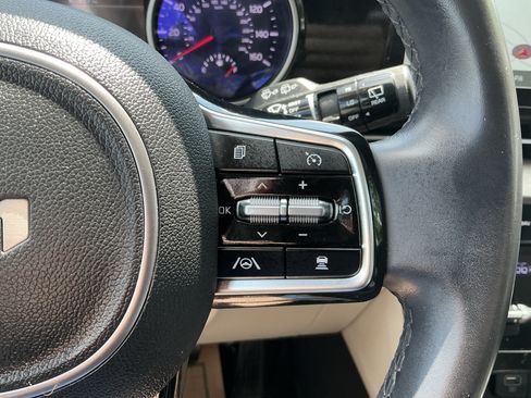 Used 2024 Kia Carnival EX FWD image 20