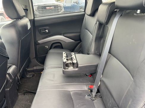 Used 2010 Mitsubishi Outlander XLS image 10