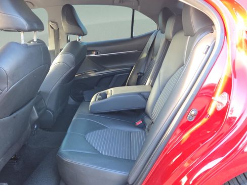 Used 2023 Toyota Camry SE image 11