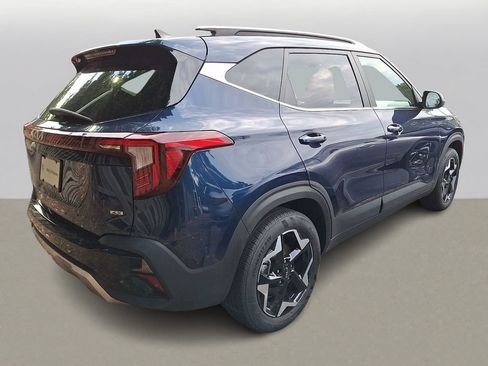 Used 2024 Kia Seltos EX AWD/4WD image 4