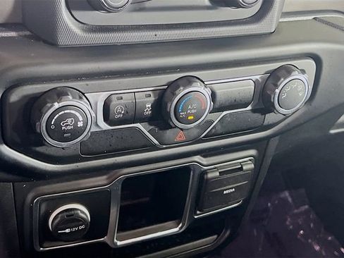 Used 2021 Jeep Gladiator Sport image 14