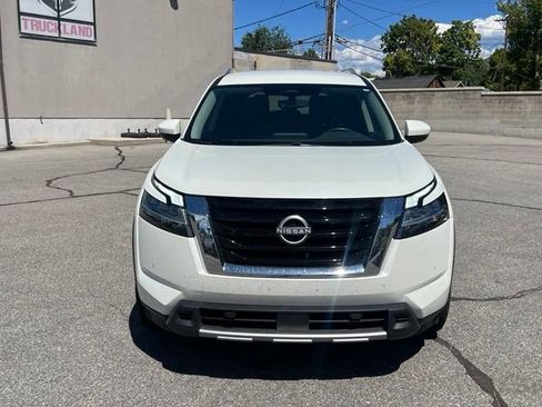 Used 2024 Nissan Pathfinder SL AWD/4WD image 12