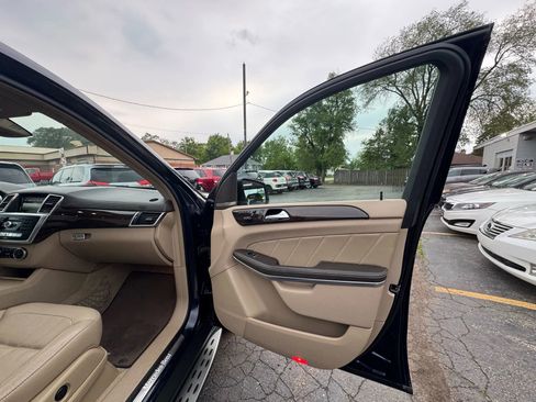 Used 2014 Mercedes-Benz GL 450 4MATIC image 26
